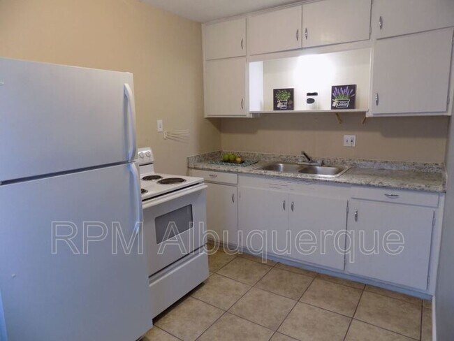 Foto del edificio - 560 Estancia Dr NW