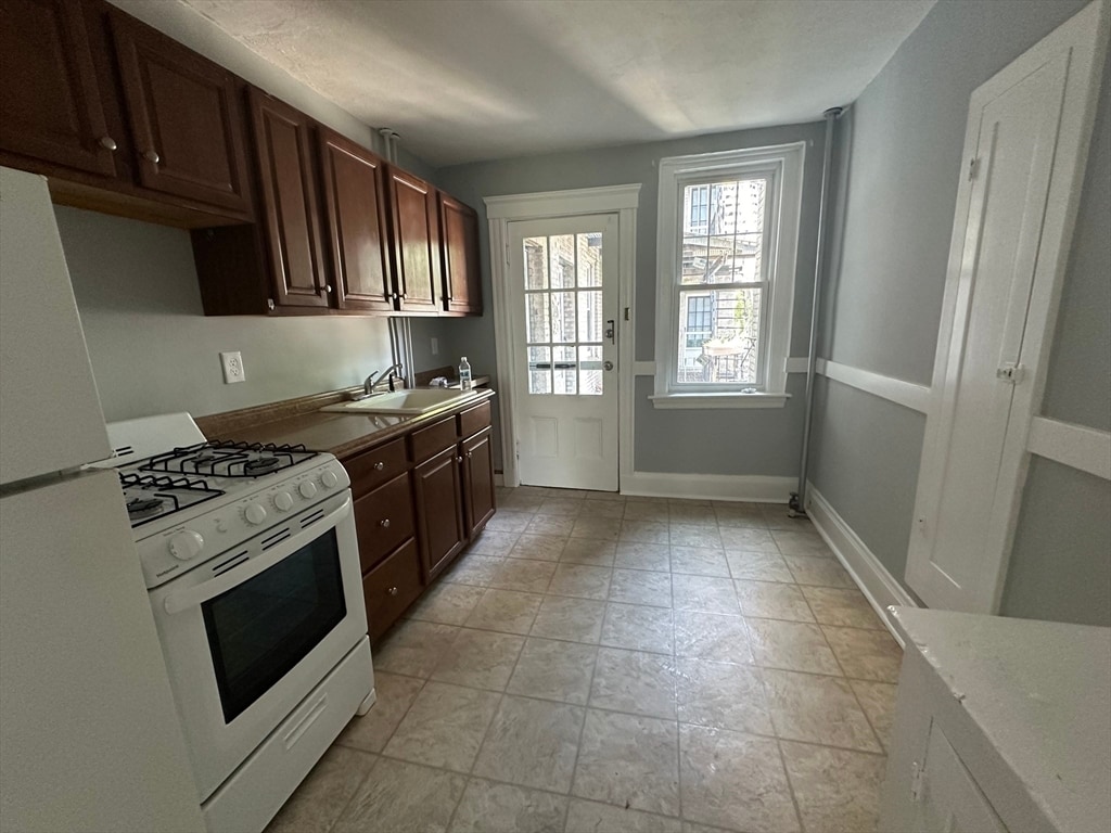 Building Photo - 12 Brooks Park