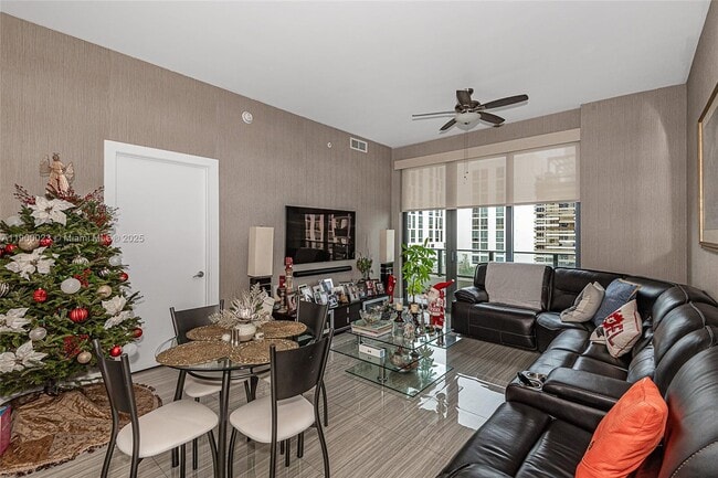 Foto del edificio - 2960 NE 207th St