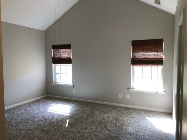Building Photo - 324 E River Bend Dr