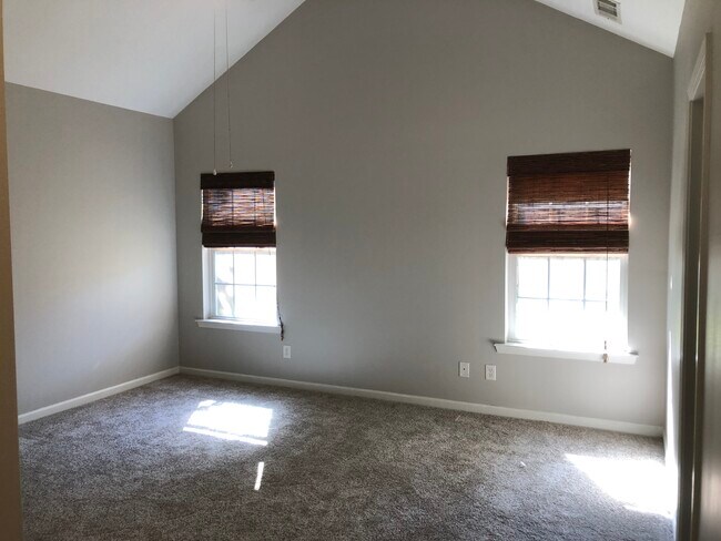 Foto del edificio - 324 E River Bend Dr