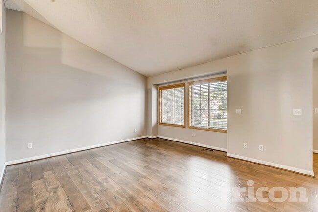 Building Photo - 357 Parkview Ln S