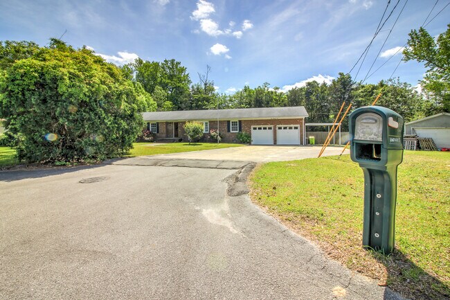 Foto del edificio - 105 Hawthorne Ct