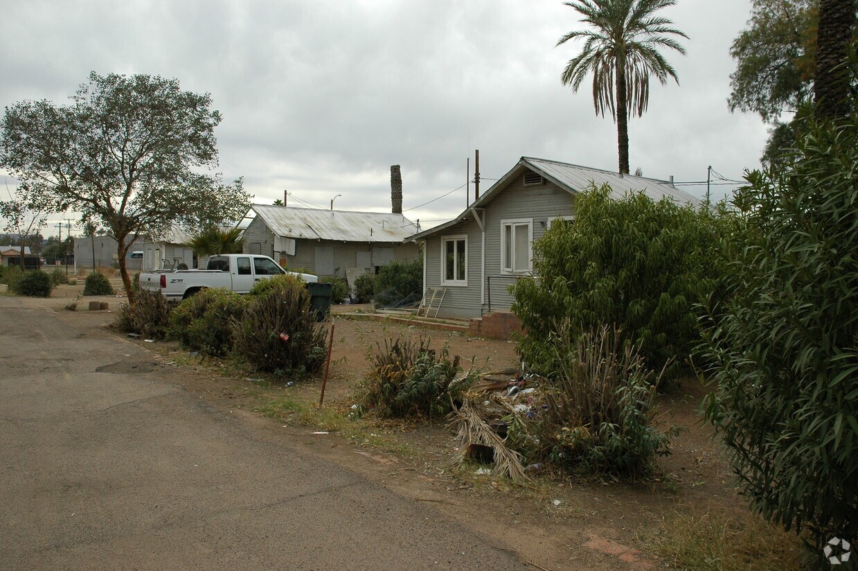 Foto principal - 1625 E Cambridge Ave