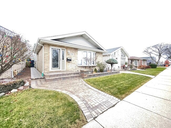 Building Photo - 7051 W 64th Pl