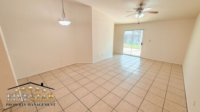 Foto del edificio - 7408 Cross Glade St