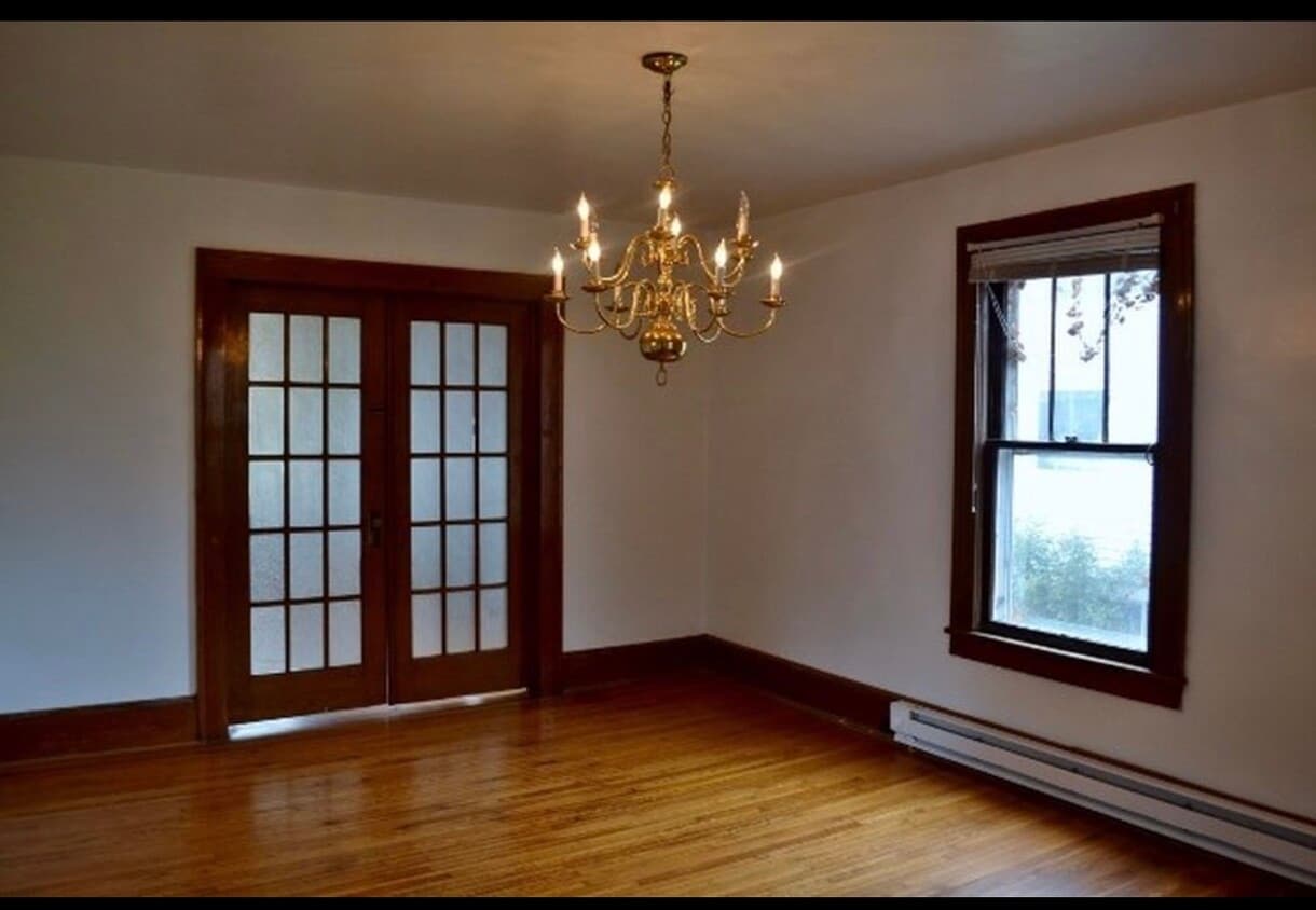 Primary Photo - 1100 College Ave