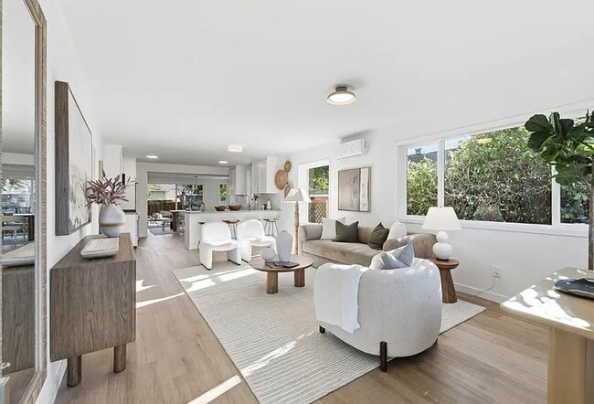 Building Photo - Move-in SPECIAL! Comfortable 2 Bed 2 Bath