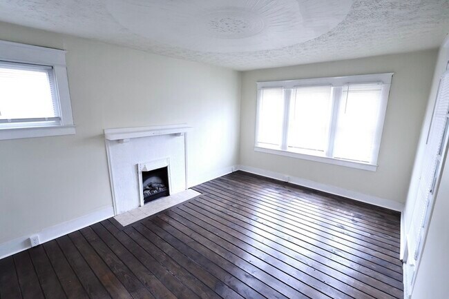 Foto del edificio - 555 Brittain Rd