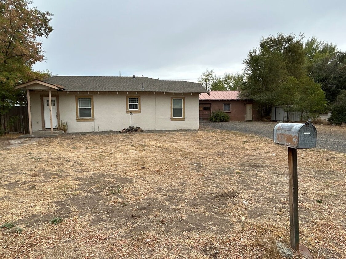 2 Bedroom 1 Bathroom Home in Terrebonne House Rental in Terrebonne