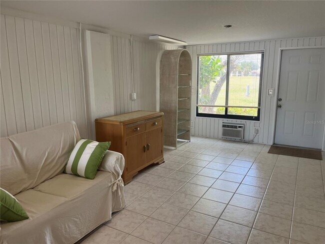 Foto del edificio - 706 White Pine Tree Rd