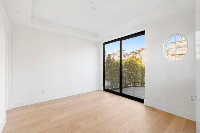 Foto del edificio - 7214 Fay Ave