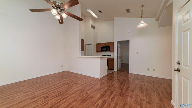 Foto del edificio - 164 Waters Edge Ln