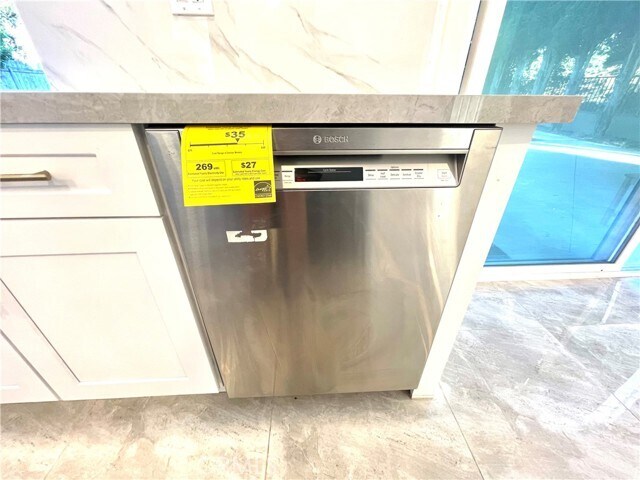 Building Photo - 15647 Tall Oak Dr