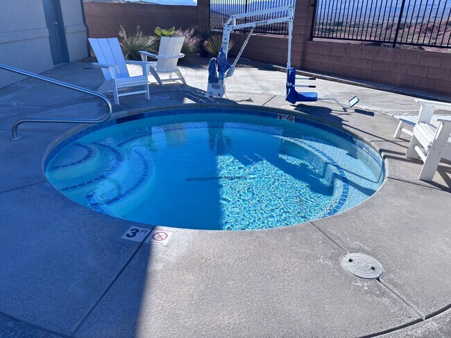 Foto del edificio - new single story 4 bed 3 bath with 3 car garage and community swimming pool