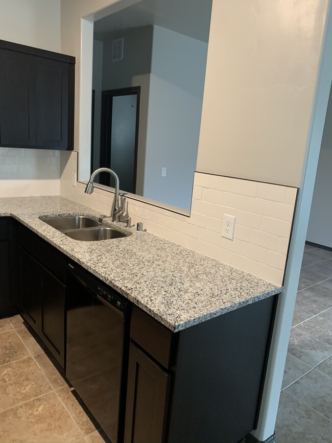 Granite countertops - 3614 Keltner Ave