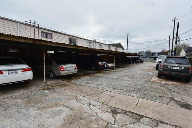 Building Photo - 7422 S Gessner Rd