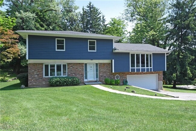 Building Photo - 15 Algonquin Dr