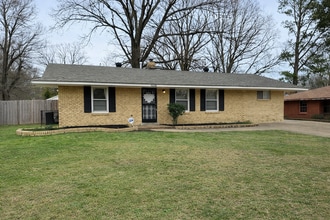 Building Photo - 4898 Dianne Dr