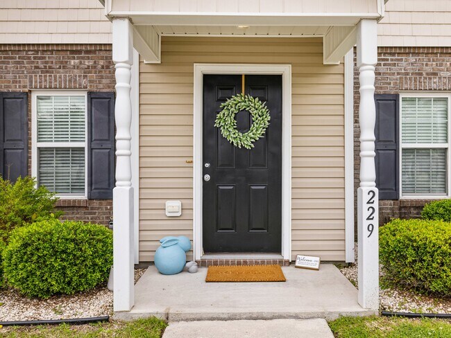 Foto del edificio - 229 Glen Cannon Drive