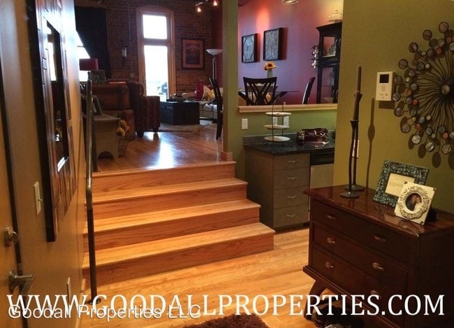 Building Photo - 1 br, 1 bath House - 301 E Court Ave #204