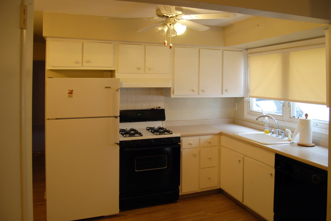 Building Photo - 81 Devens St