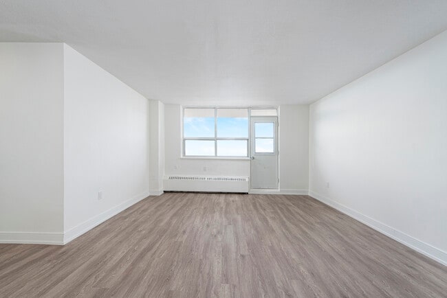 Building Photo - 120 Dundas Street East