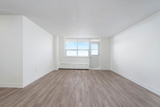 Building Photo - 120 Dundas Street East