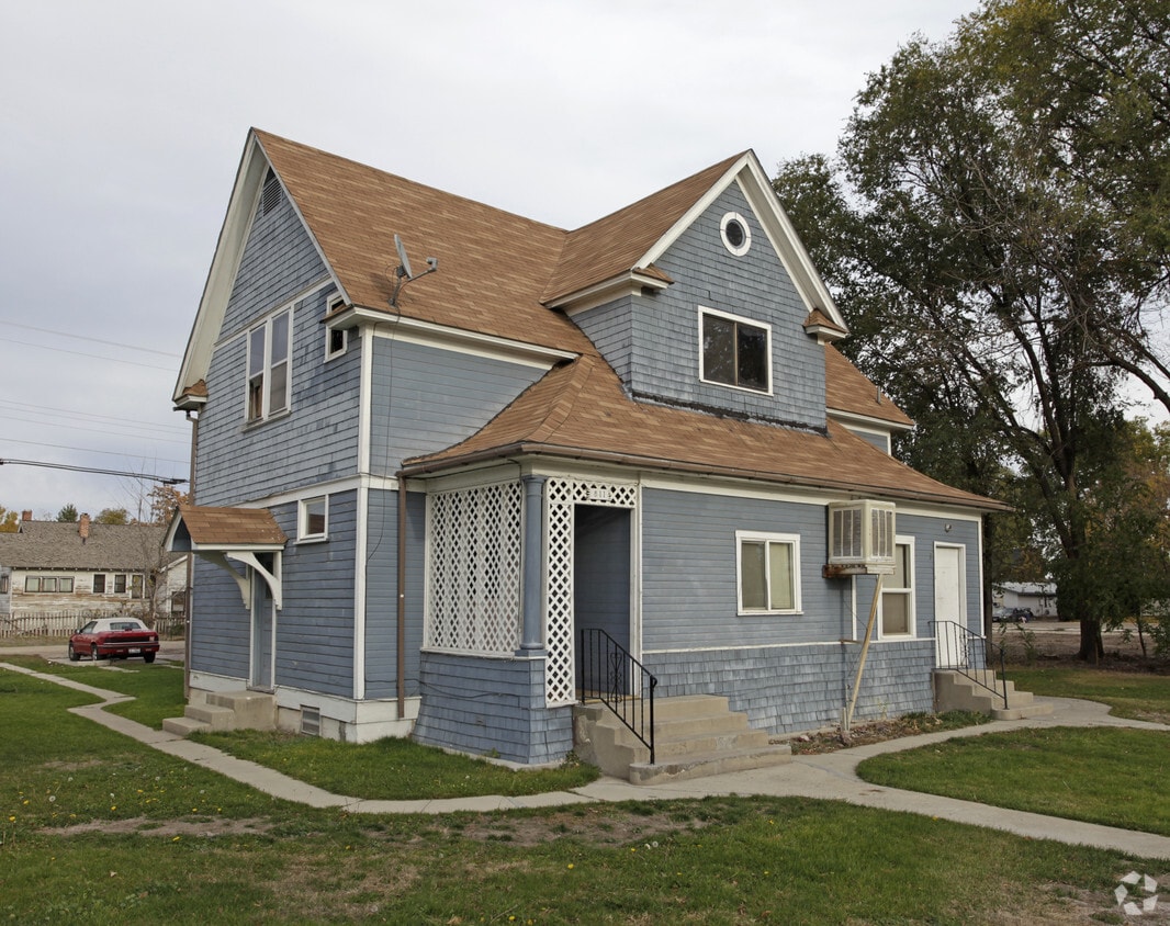 Primary Photo - 811 E Belmont St