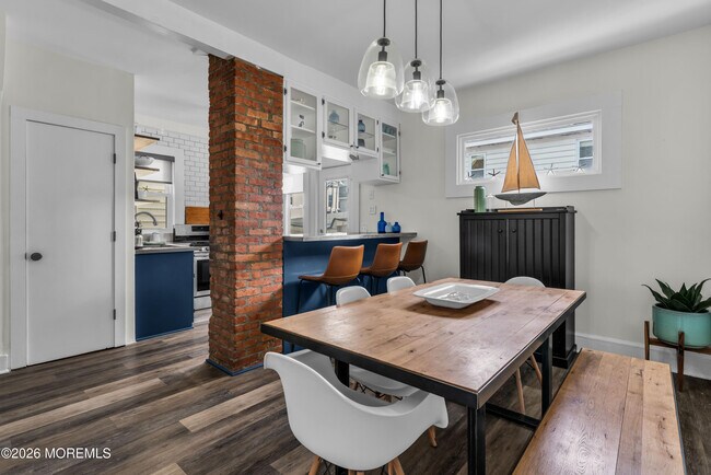 Building Photo - 1208 Bond St