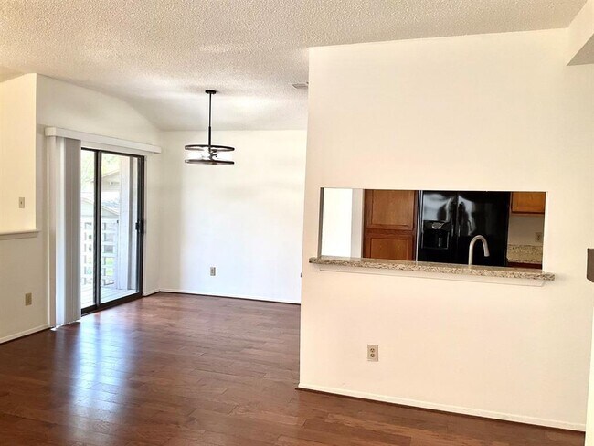 Foto del edificio - 2711 Grants Lake Blvd
