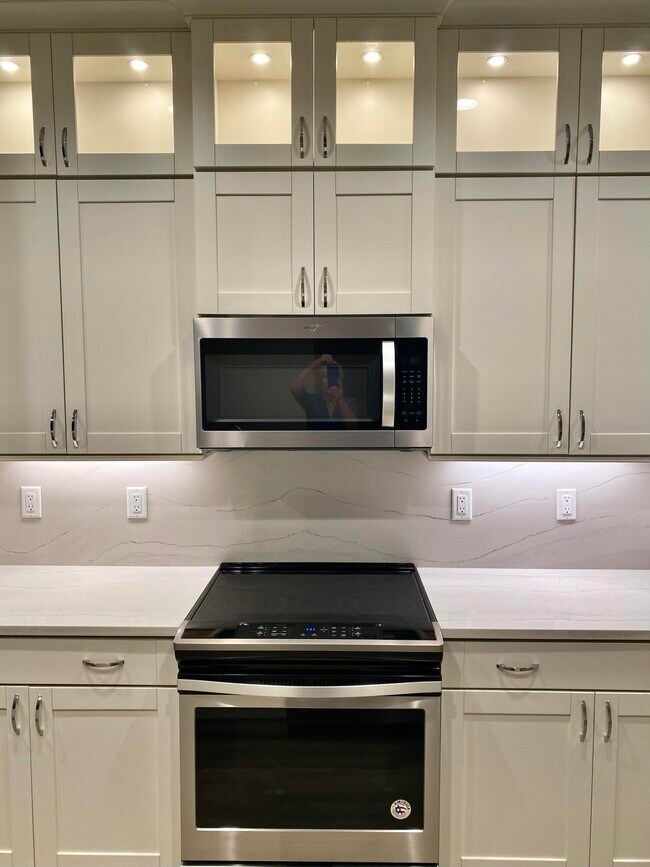 Building Photo - 1011 Steven Patrick Ave