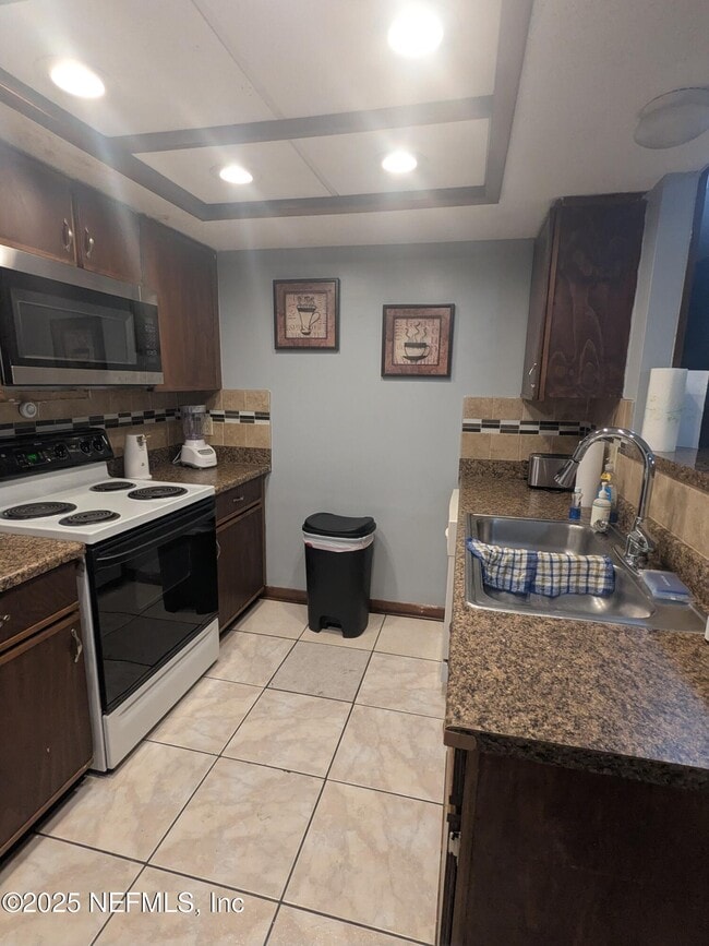 Building Photo - 733 Century 21 Dr