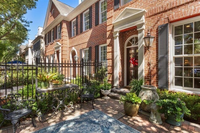 Building Photo - 5124 Chevy Chase Dr