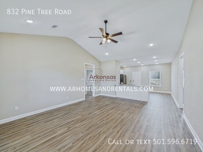Building Photo - 832 Pine Tree Rd