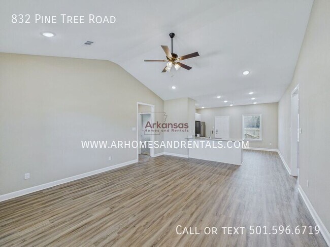 Foto del edificio - 832 Pine Tree Rd