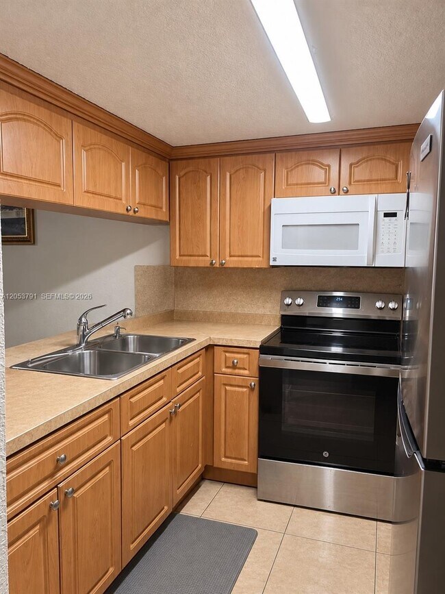 Building Photo - 1705 W 58th St