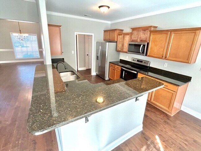 Building Photo - Now Leasing a 4 bedroom 2 bath home in Oli...