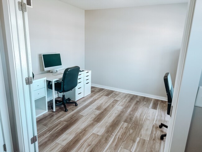 Oficina - 4703 NE Hayes Dr