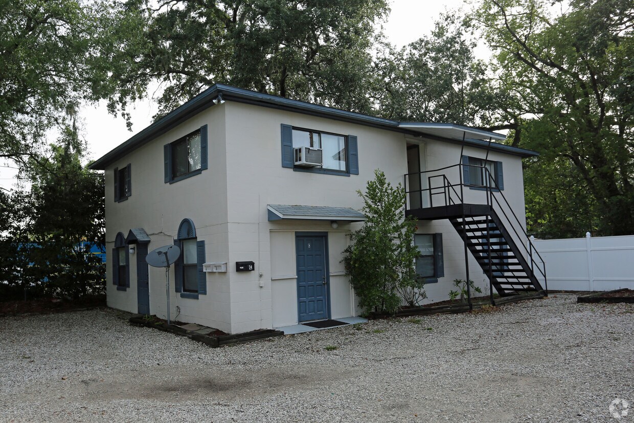 Primary Photo - 3705 Edgewater Dr