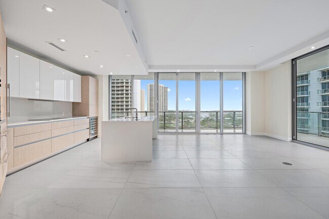 Foto del edificio - 3100 N Ocean Dr