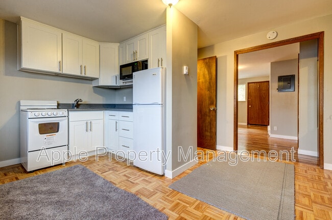 Building Photo - 9244 Greenwood Ave N