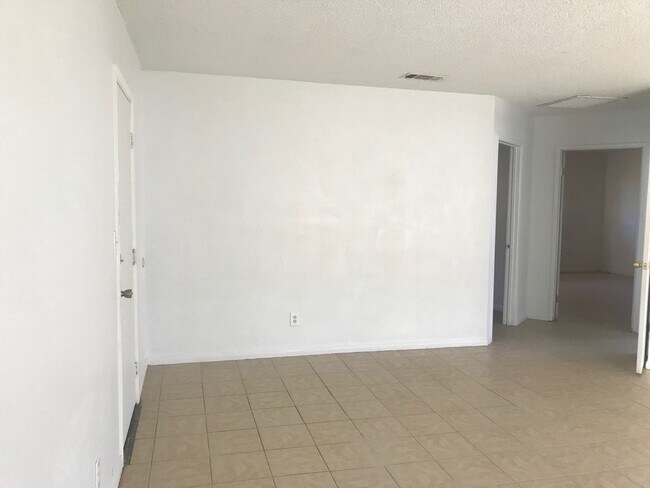 Foto del edificio - 11621 Lee Ave