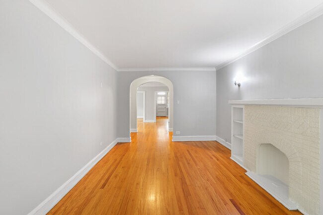 Foto del edificio - 5020 N Harding Ave