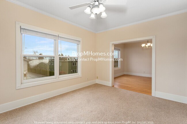 Foto del edificio - Charming Two-Bedroom Unit: Your Perfect Home in SE Portland!