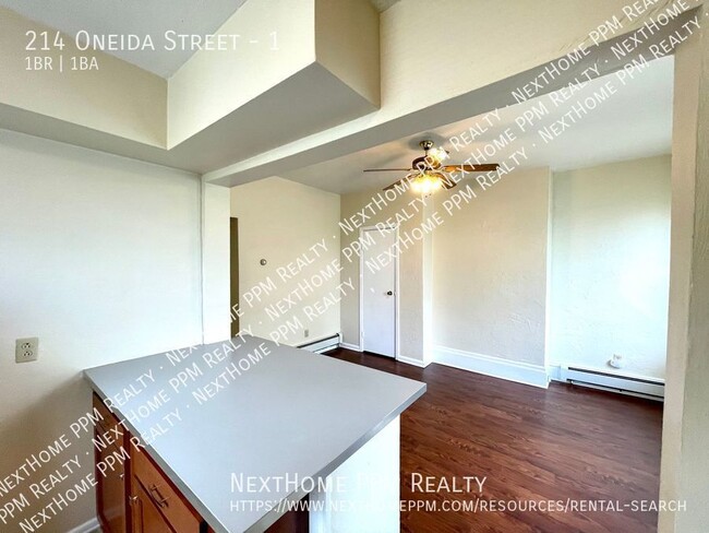 Building Photo - 214 Oneida St