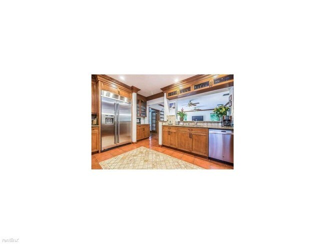 Building Photo - 930 Manati Ave