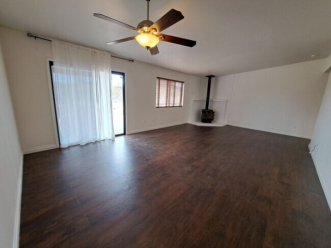 Building Photo - Beautifully Updated 3/2 in Yucca Valley!