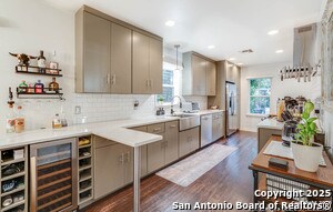 Foto del edificio - 303 Redwood St