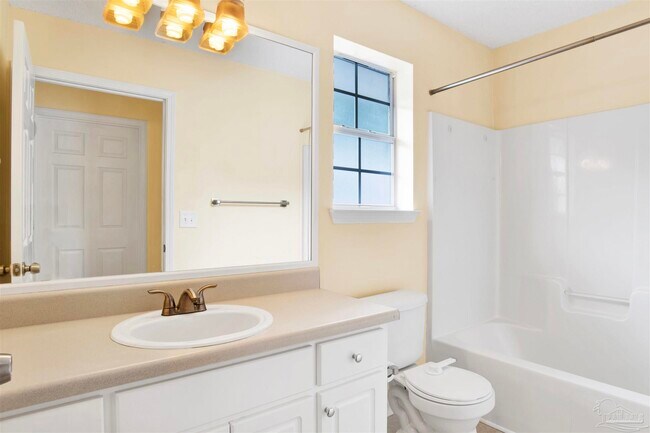 Foto del edificio - 6246 Cottage Woods Dr